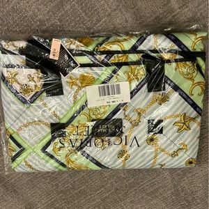 Victoria’s Secret Packable Blanket NWT